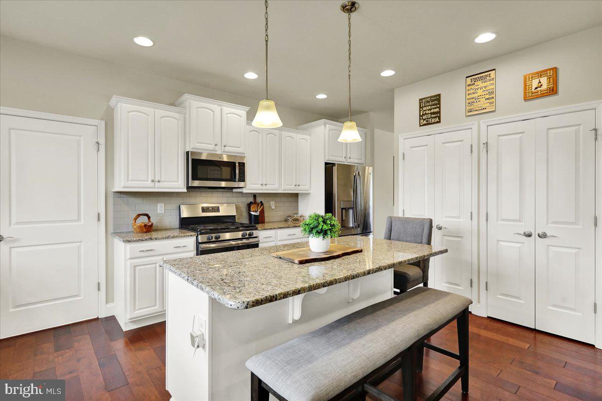 648 Dorset Street Lititz, PA 17543 - Photo 14 of 51 Nice sized island and Granite Counter