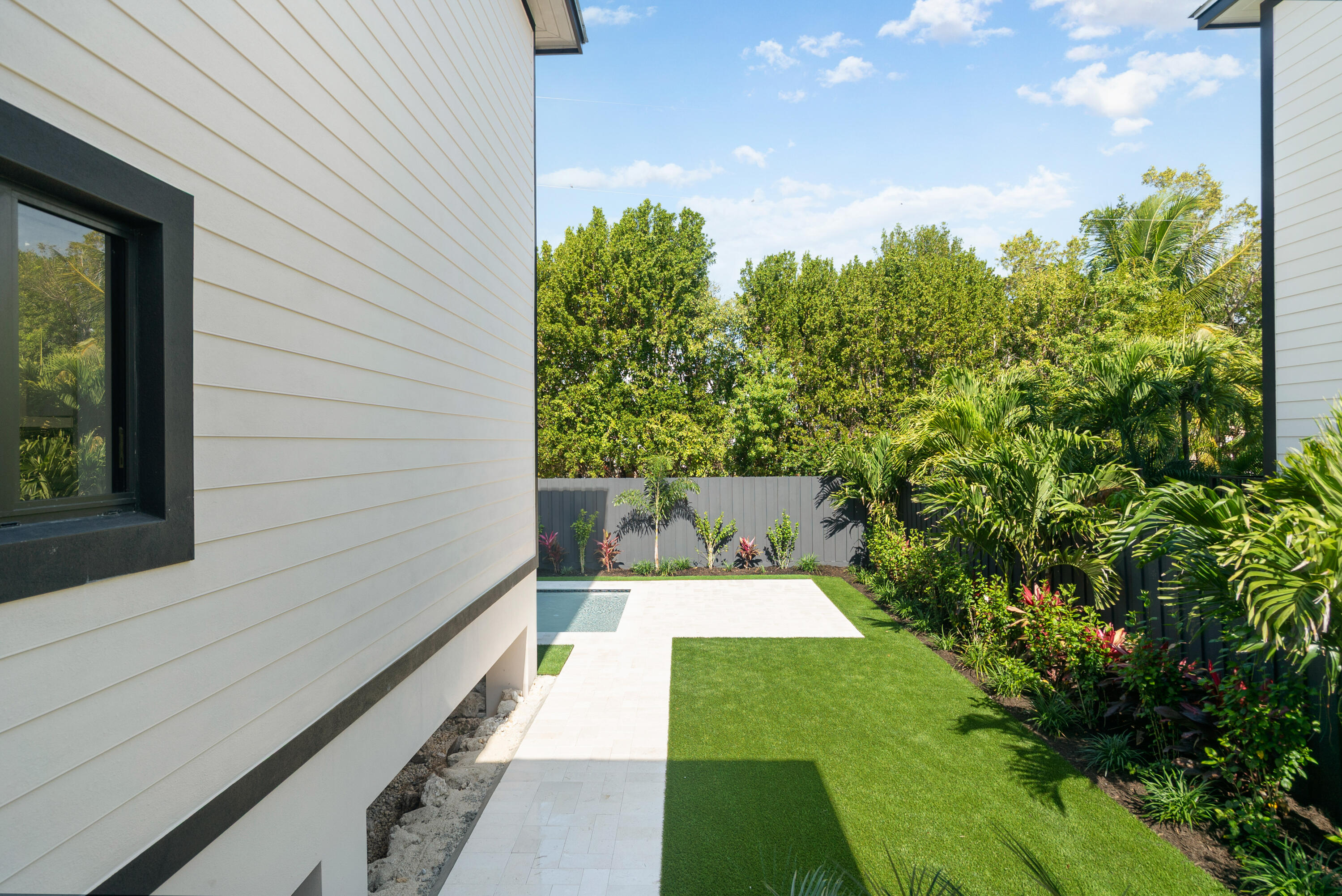 17 Coral Way Key Largo, FL 33037 - Photo 46 of 51 a balcony with yard