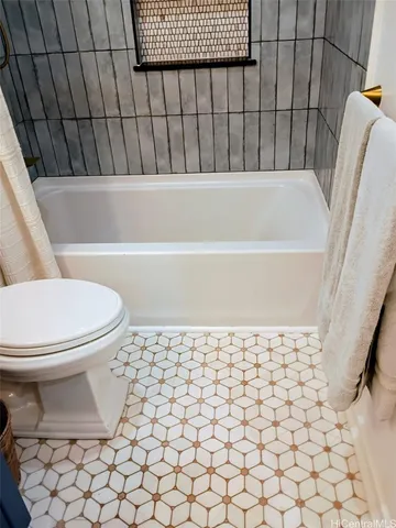 a bathroom with a toilet and a bathtub