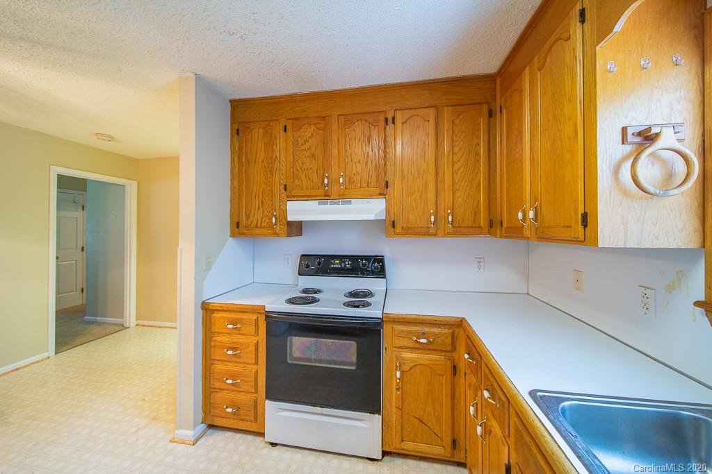 4525 Hickory Grove Road Sharon, SC 29742 - Photo 10 of 35 a kitchen with a stove and a sink