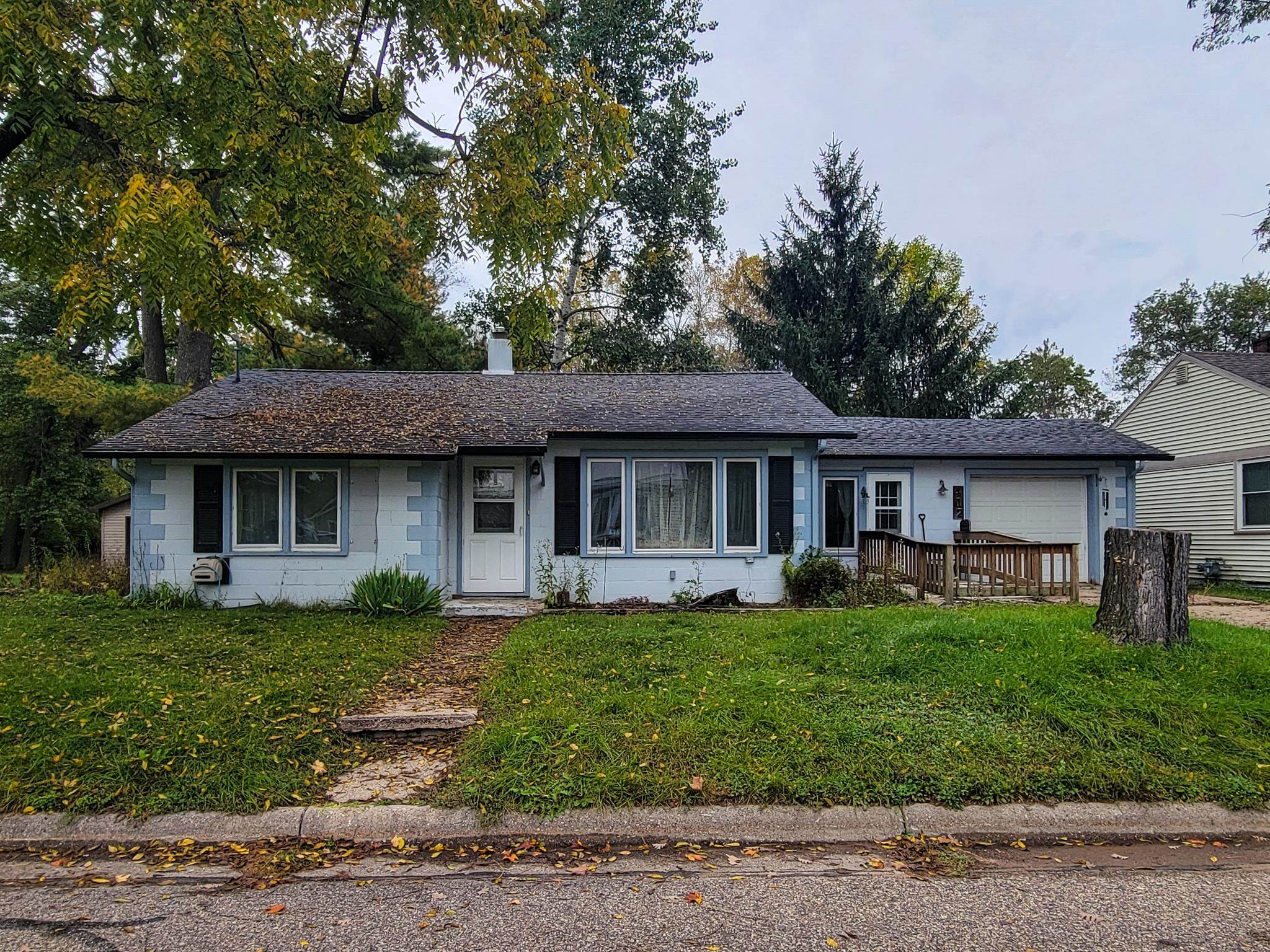 412 Wisconsin Street Waupaca, WI 54981 - Photo 1 of 25 Gallery Image 1