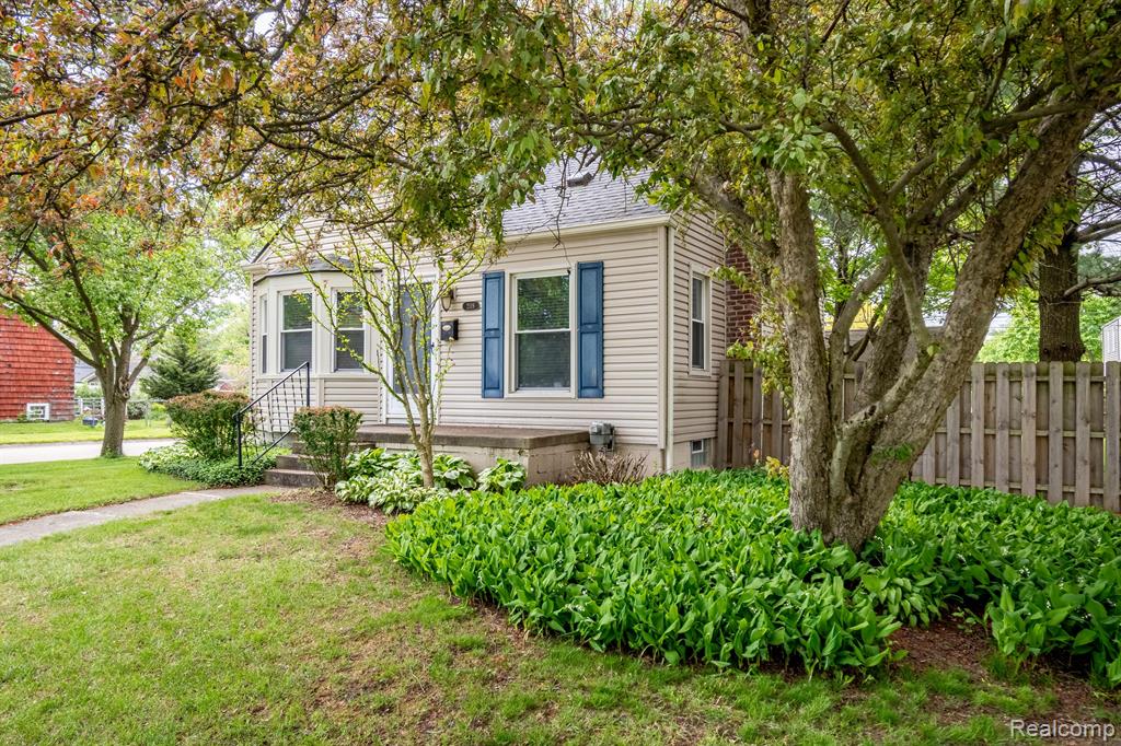 2119 Columbia Road Berkley, MI 48072 - Photo 31 of 39
