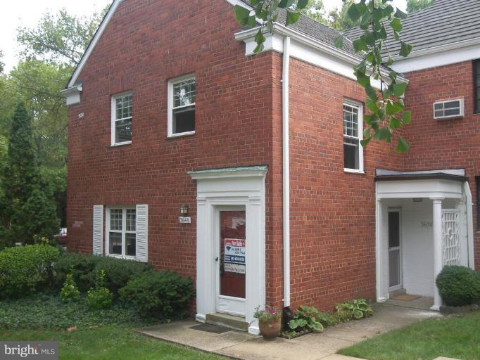 3648 Gunston Road Alexandria, VA 22302 - Photo 11 of 12 a front view of a house with yard