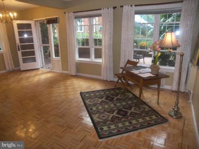 3648 Gunston Road Alexandria, VA 22302 - Photo 4 of 12 a living room with furniture rug and window