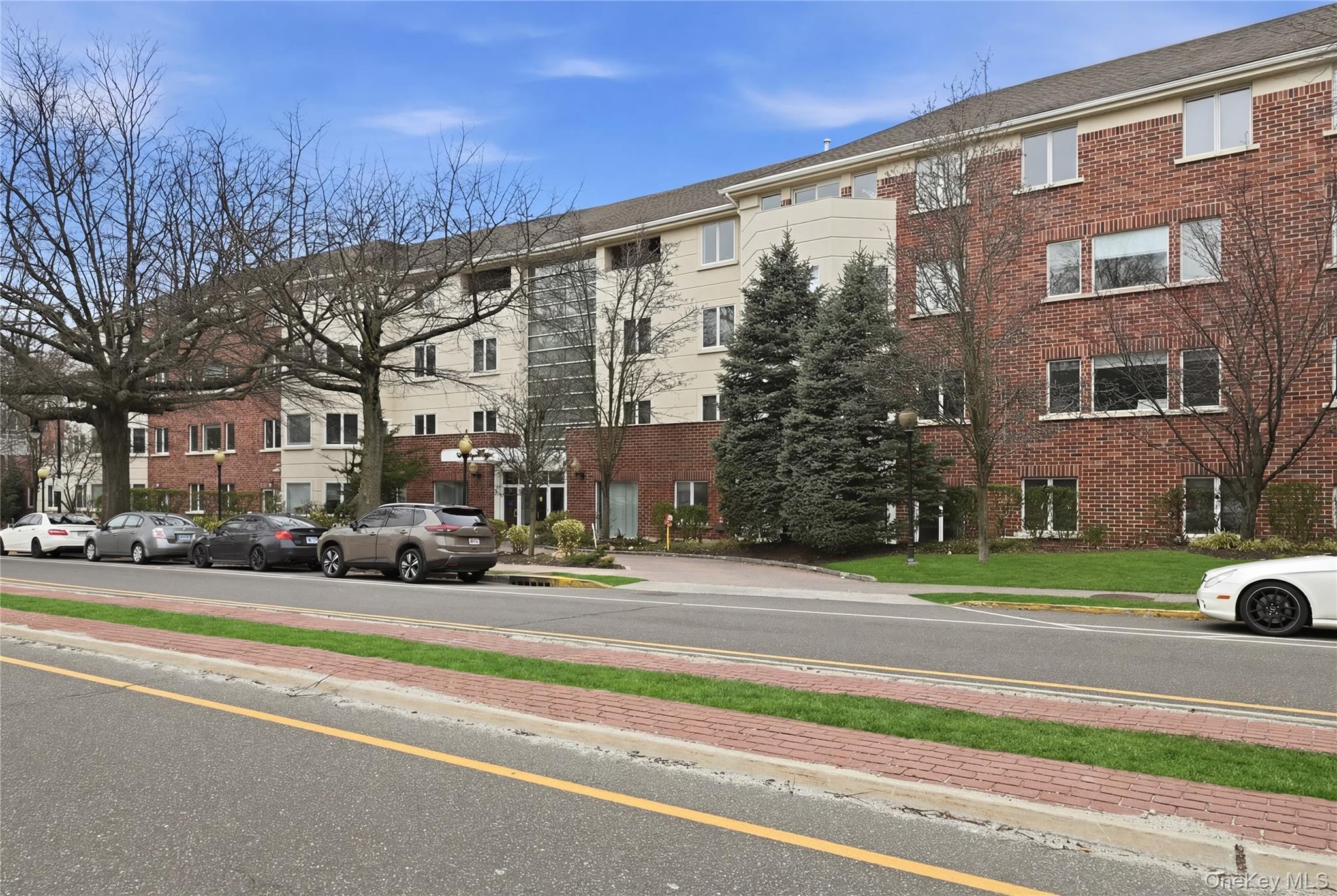 171 Great Neck Road, Unit 3H Great Neck, NY 11021 - Photo 4 of 37