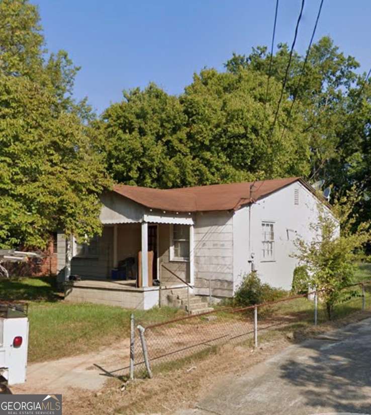 569 Grenada Terrace Macon, GA 31206 - Photo 3 of 3 a view of a house with a yard