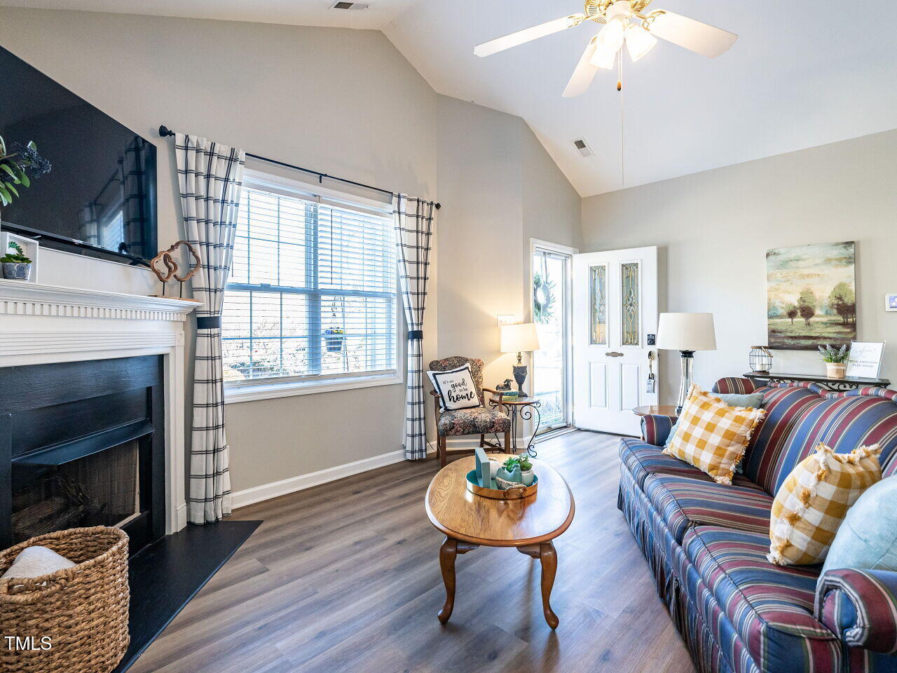 2740 Andover Glen Road Raleigh, NC 27604 - Photo 4 of 20 Living Room