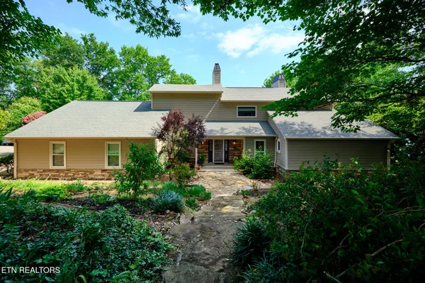 $2,200,000 | 226 West Cove Drive, Greenback, TN 37742