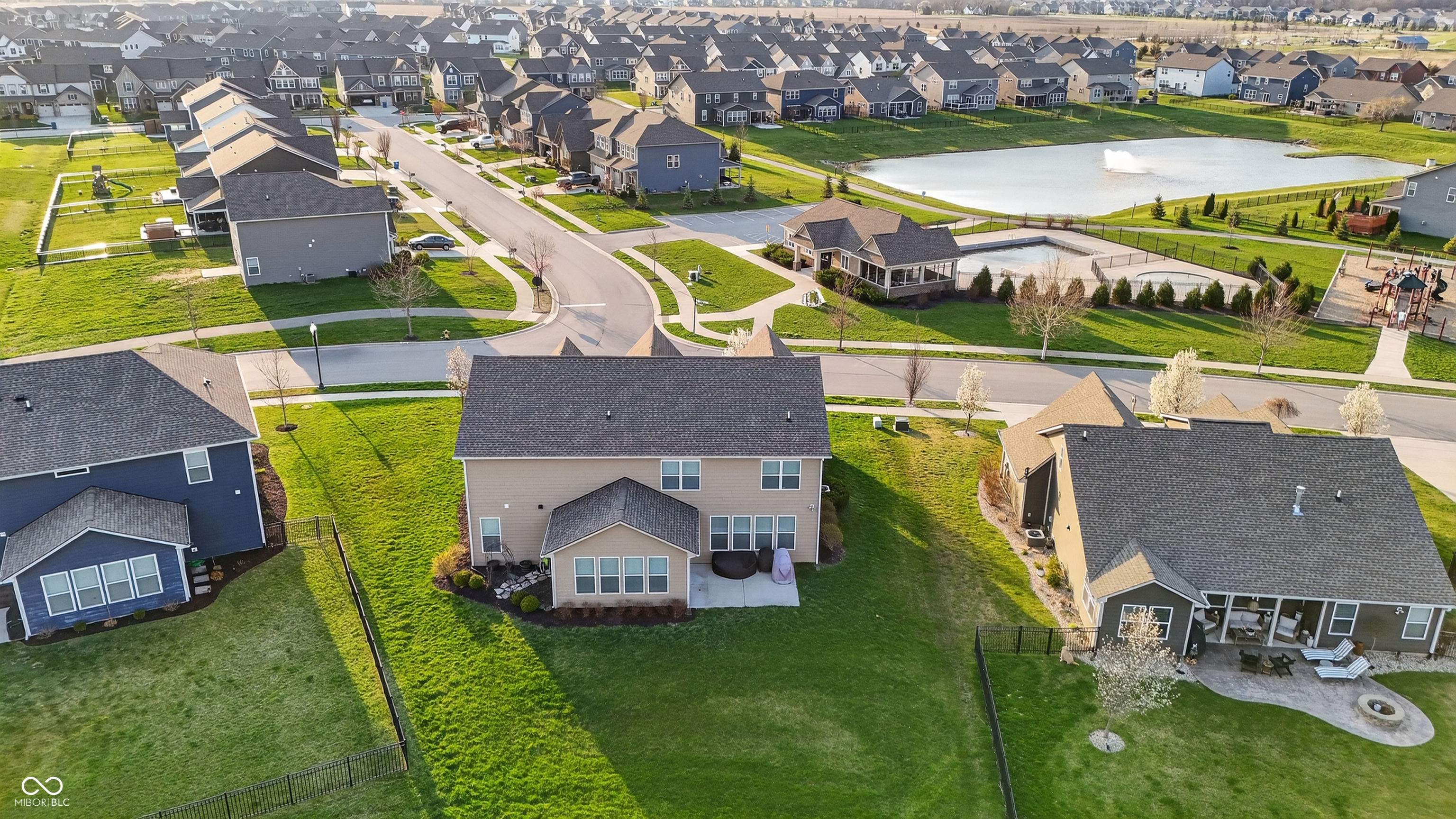 9697 Denrose Drive Fishers, IN 46040 - Photo 3 of 48