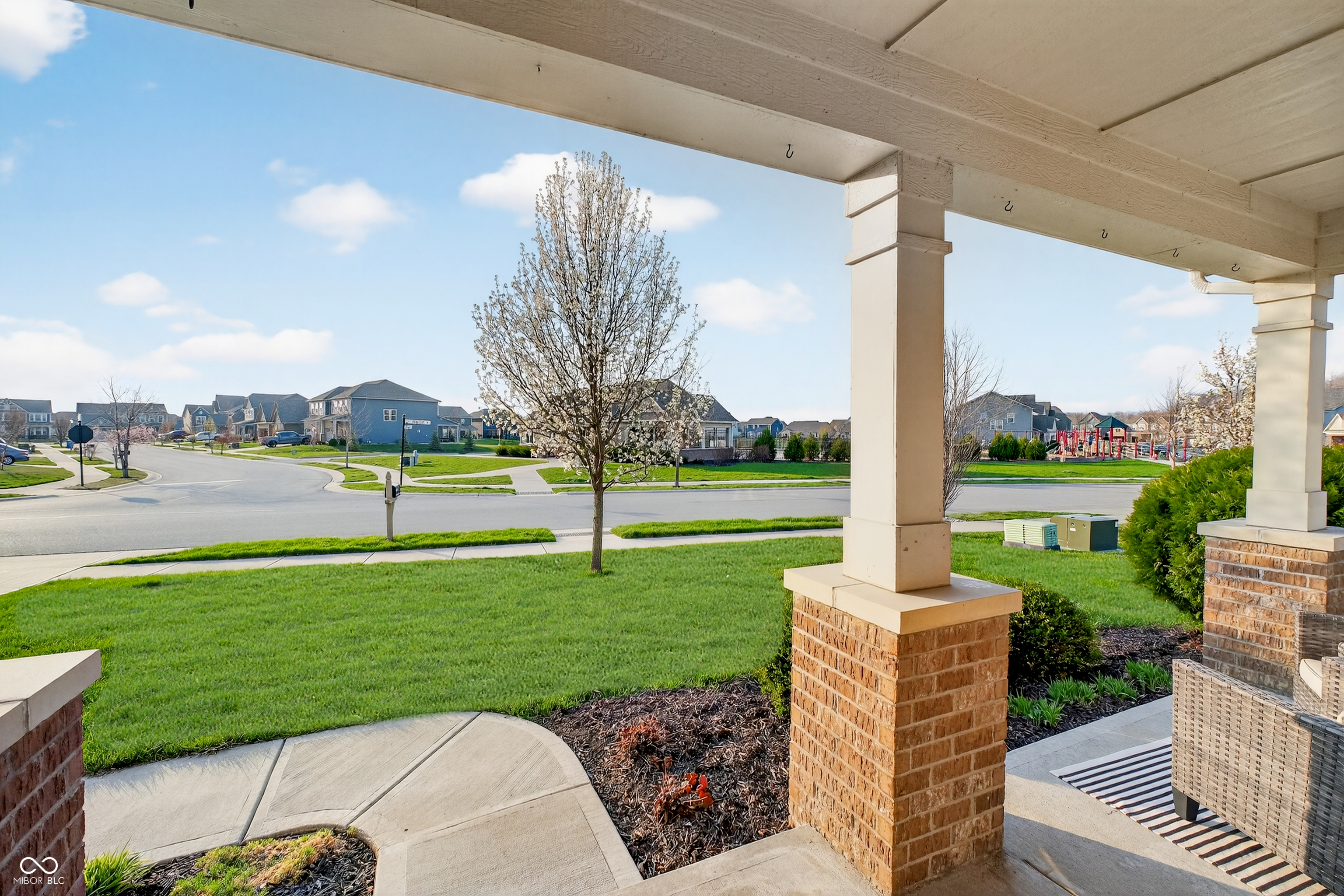 9697 Denrose Drive Fishers, IN 46040 - Photo 4 of 48