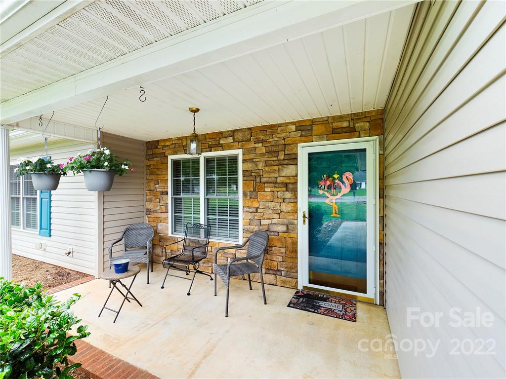1839 Piper's Ridge Circle Northwest Conover, NC 28613 - Photo 4 of 24 Gallery Image 4
