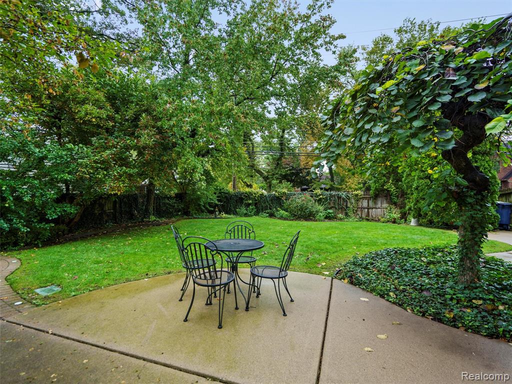 683 Lincoln Road Grosse Pointe, MI 48230 - Photo 47 of 54