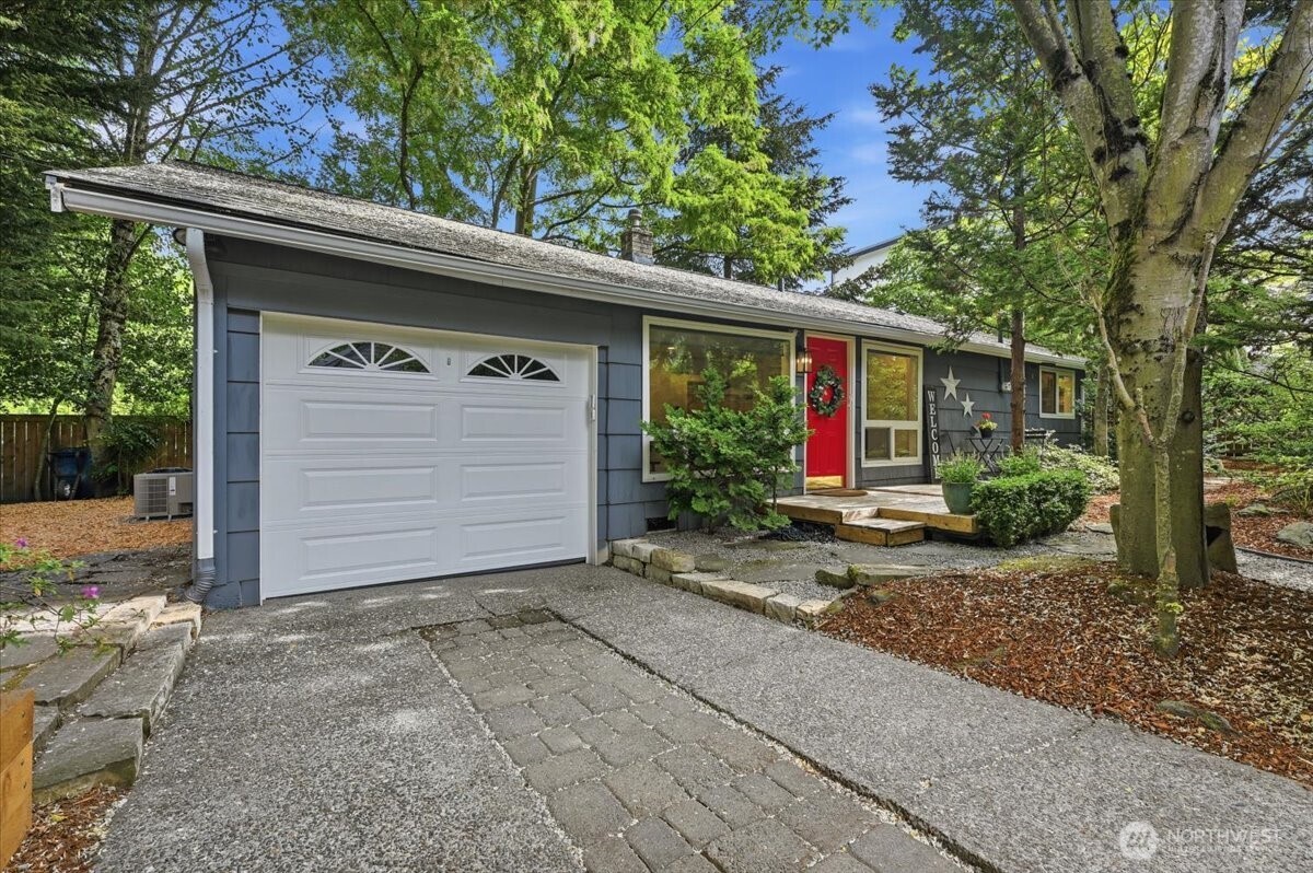 2804 East Howell Street Seattle, WA 98122 - Photo 2 of 25