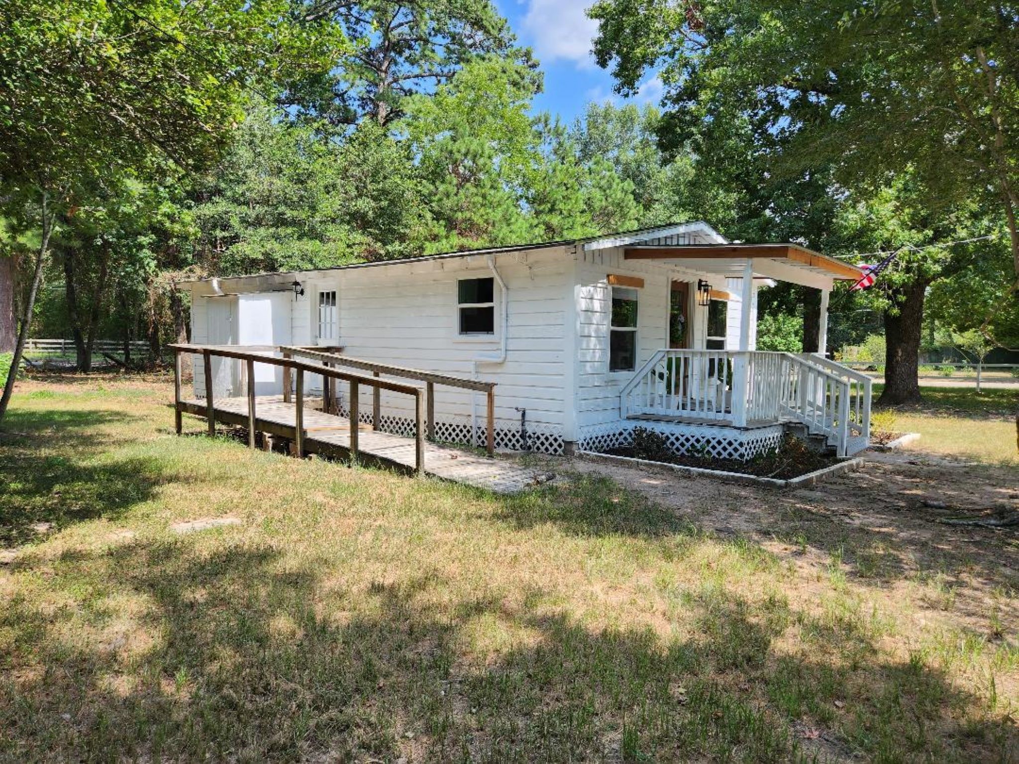 728 Hudson Road Conroe, TX 77304 - Photo 4 of 26
