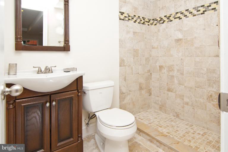 301 R Street Northwest, Unit 1 Washington, DC 20001 - Photo 2 of 17 Third Full Bath