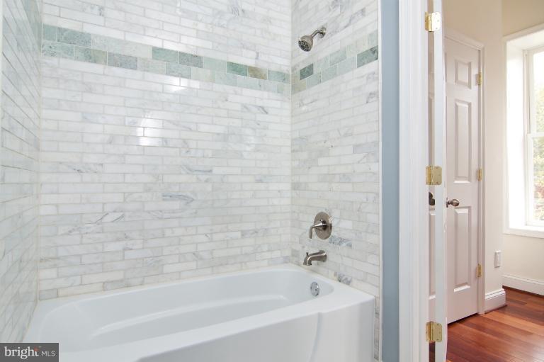 301 R Street Northwest, Unit 1 Washington, DC 20001 - Photo 15 of 17 Master Bathroom