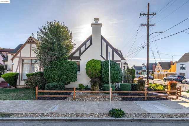 a house view with a outdoor space