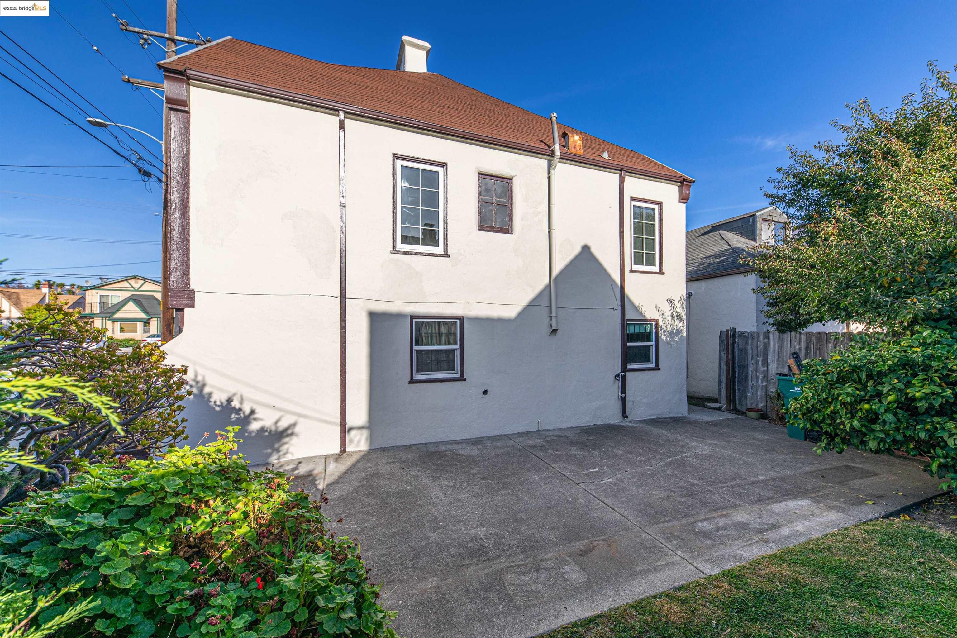 7601 Holly Street Oakland, CA 94621 - Photo 47 of 51 a view of a house with backyard