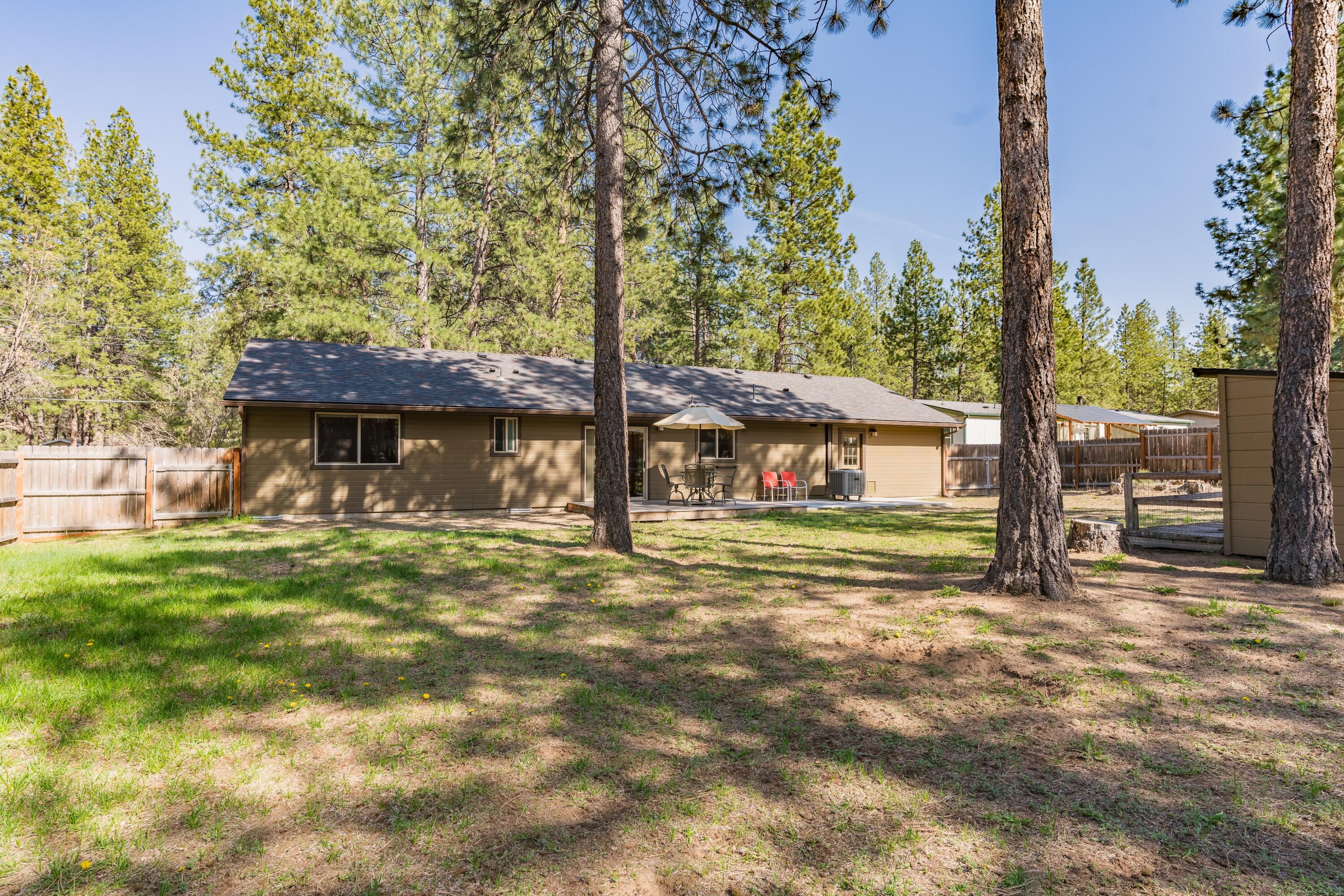 59965 Navajo Road Bend, OR 97702 - Photo 4 of 27 DSC06876-HDR