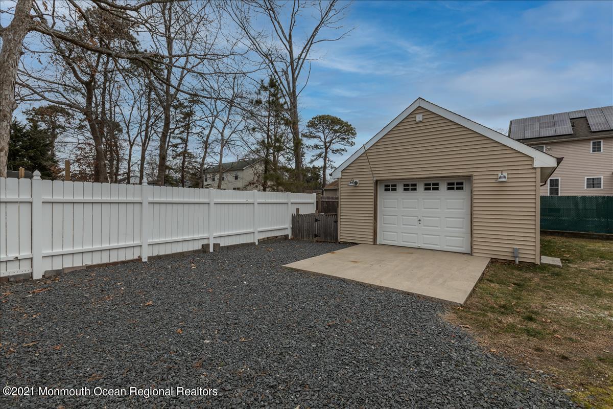 132 Bowsprit Road Manahawkin, NJ 08050 - Photo 2 of 20 132BowspiritRd0035
