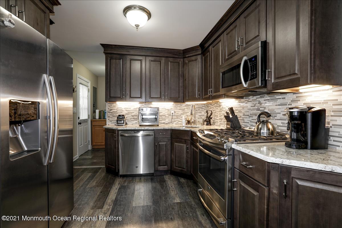 132 Bowsprit Road Manahawkin, NJ 08050 - Photo 11 of 20 132BowspiritRd0014