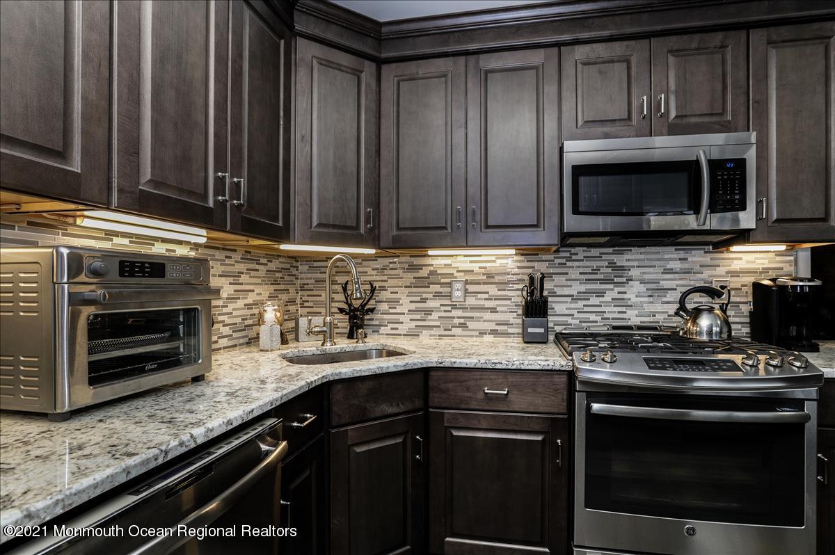 132 Bowsprit Road Manahawkin, NJ 08050 - Photo 12 of 20 132BowspiritRd0015