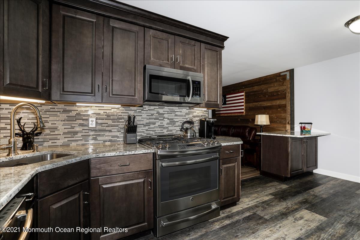 132 Bowsprit Road Manahawkin, NJ 08050 - Photo 13 of 20 132BowspiritRd0016