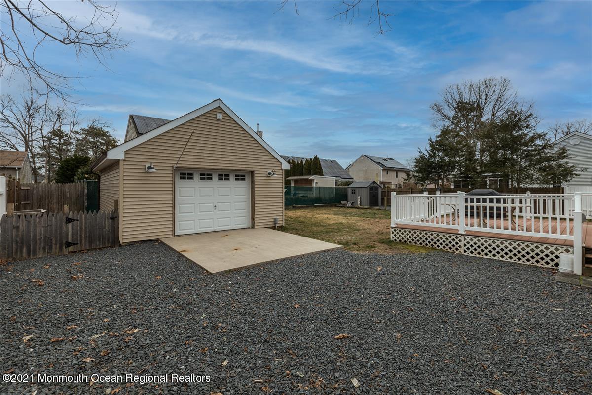 132 Bowsprit Road Manahawkin, NJ 08050 - Photo 18 of 20 132BowspiritRd0036