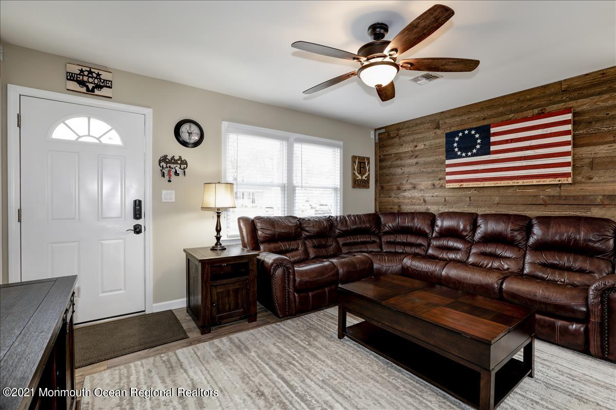 132 Bowsprit Road Manahawkin, NJ 08050 - Photo 3 of 20 132BowspiritRd0024