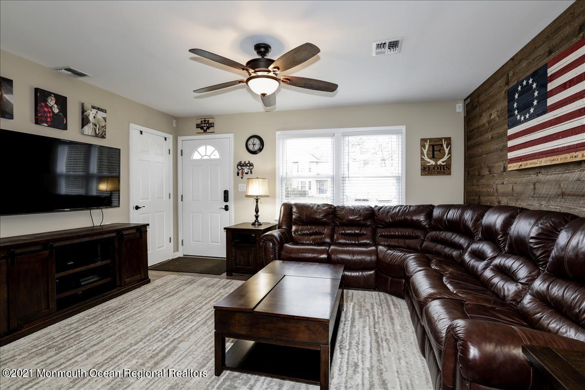 132 Bowsprit Road Manahawkin, NJ 08050 - Photo 4 of 20 132BowspiritRd0027