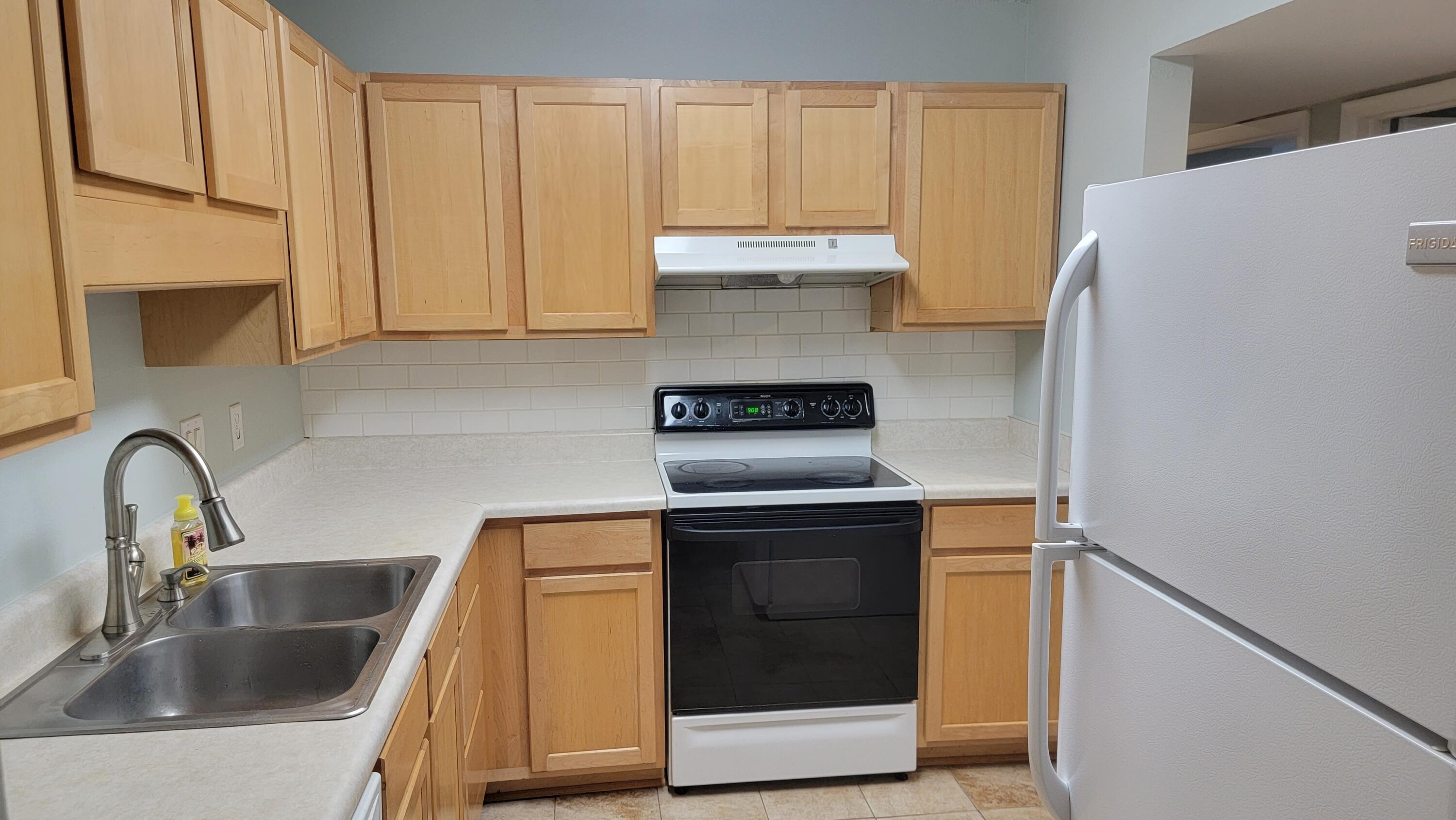 21 Rivers Point Row, Unit 4D Charleston, SC 29412 - Photo 6 of 15 Kitchen