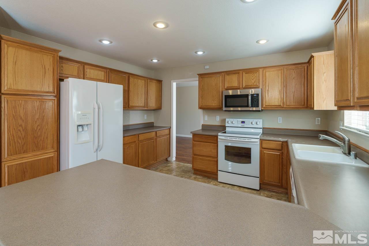18258 Oakbrook Lane Reno, NV 89508 - Photo 8 of 23 Photo 8