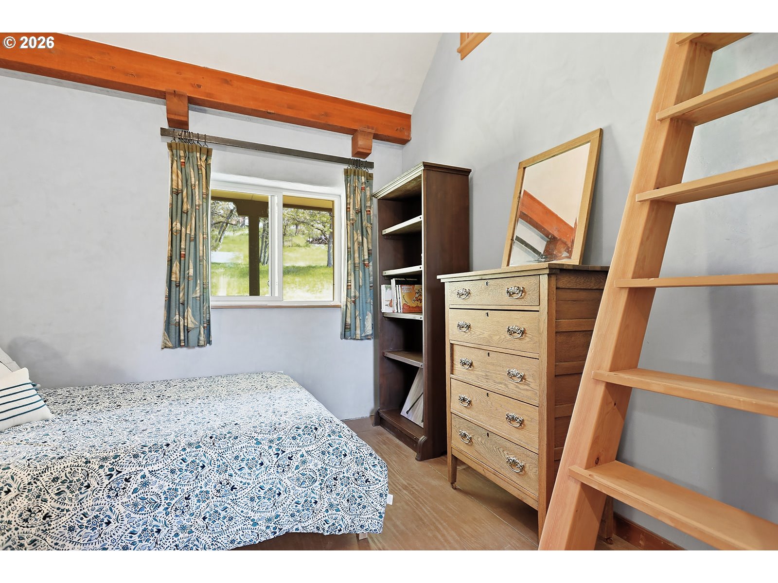 2015 Lonely Lane Mosier, OR 97040 - Photo 14 of 46 Bedroom