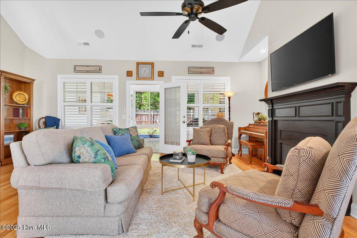 4173 Cambridge Cove Road, Unit 2 Southport, NC 28461 - Photo 16 of 66 Cozy family room