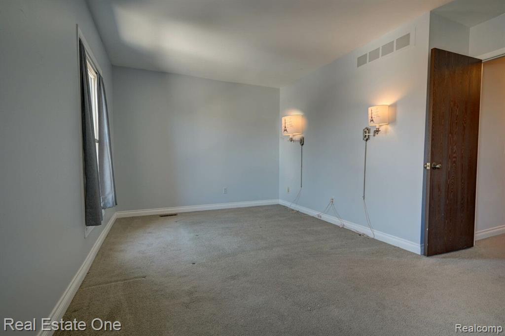 1406 Crescent Lane Rochester Hills, MI 48306 - Photo 24 of 49