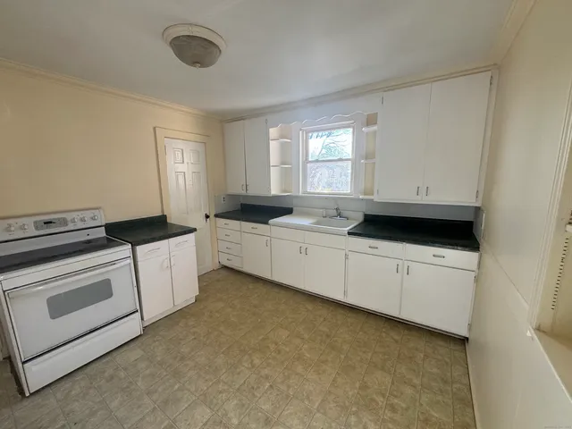 $1,300 | 31 Wolcott Avenue, Unit 2, Torrington, CT 06790