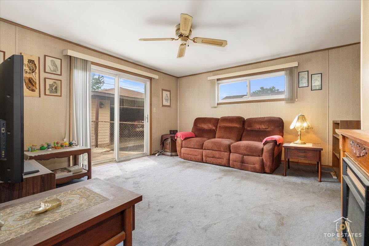 3604 Owl Drive Rolling Meadows, IL 60008 - Photo 12 of 43 a living room with furniture and a flat screen tv