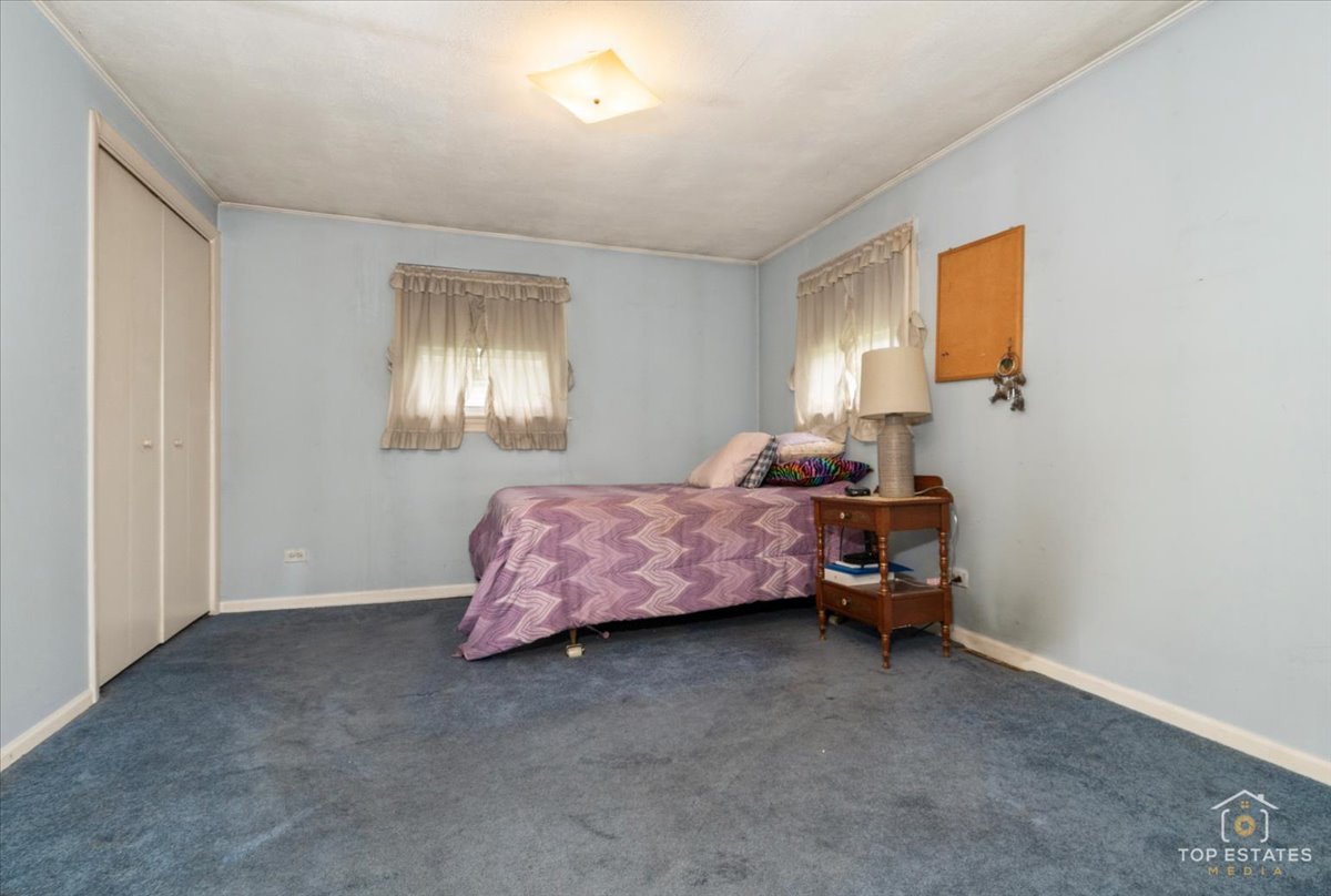 3604 Owl Drive Rolling Meadows, IL 60008 - Photo 15 of 43 a bedroom with a bed and a window