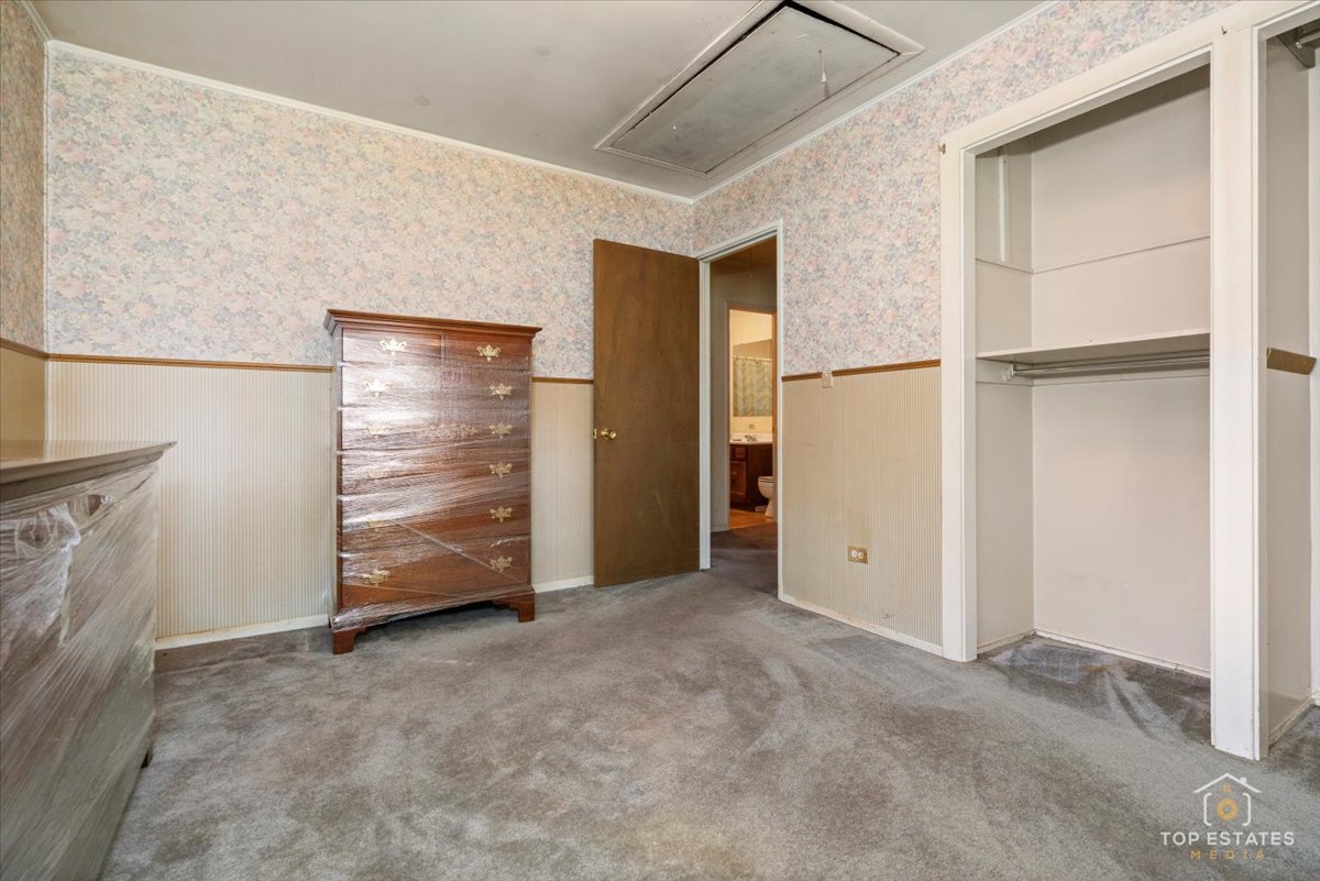 3604 Owl Drive Rolling Meadows, IL 60008 - Photo 18 of 43 an empty room with furniture and closet