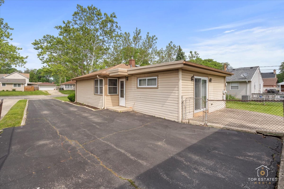 3604 Owl Drive Rolling Meadows, IL 60008 - Photo 25 of 43 a front view of a house with a yard and garage