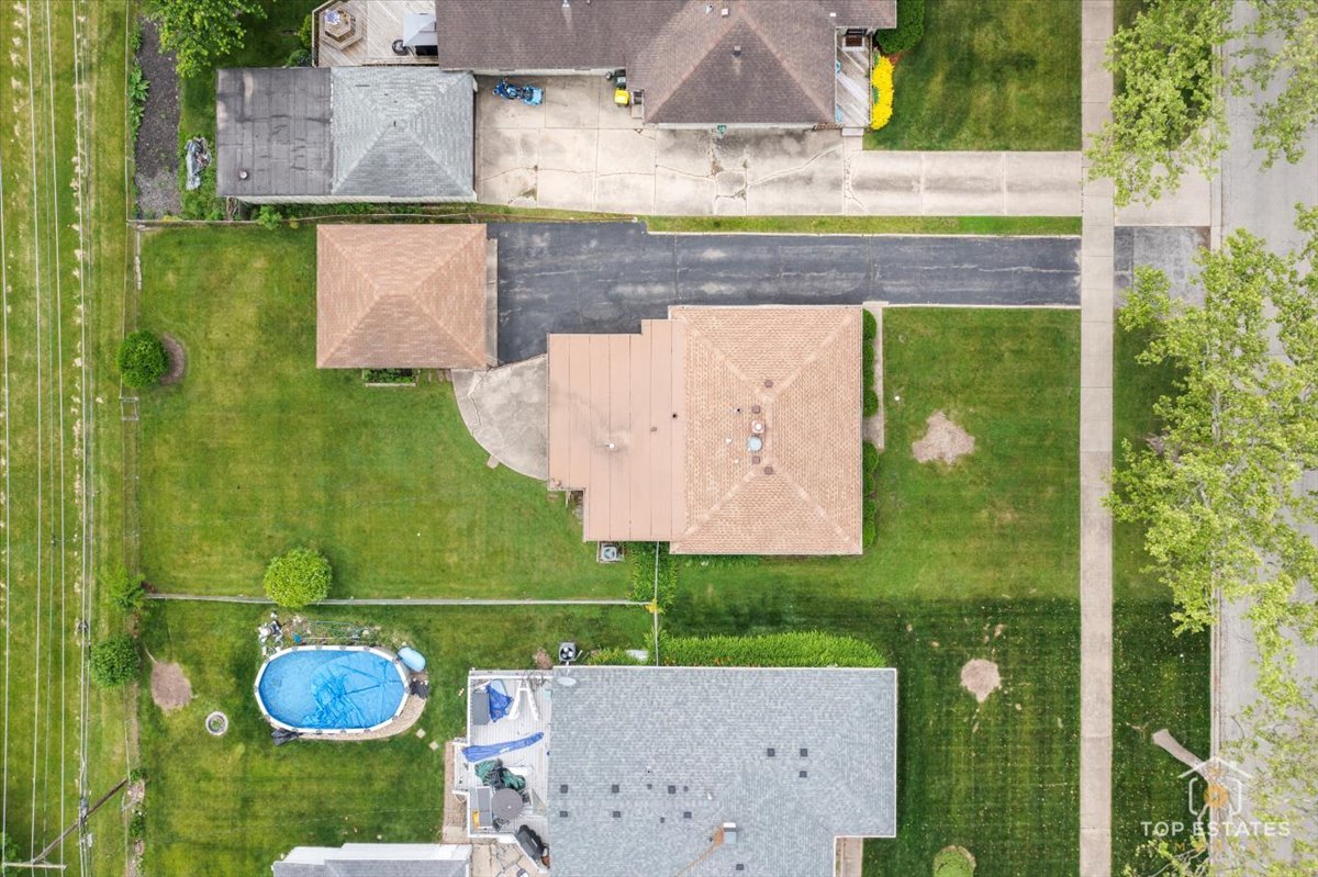 3604 Owl Drive Rolling Meadows, IL 60008 - Photo 30 of 43 an aerial view of a house having outdoor space