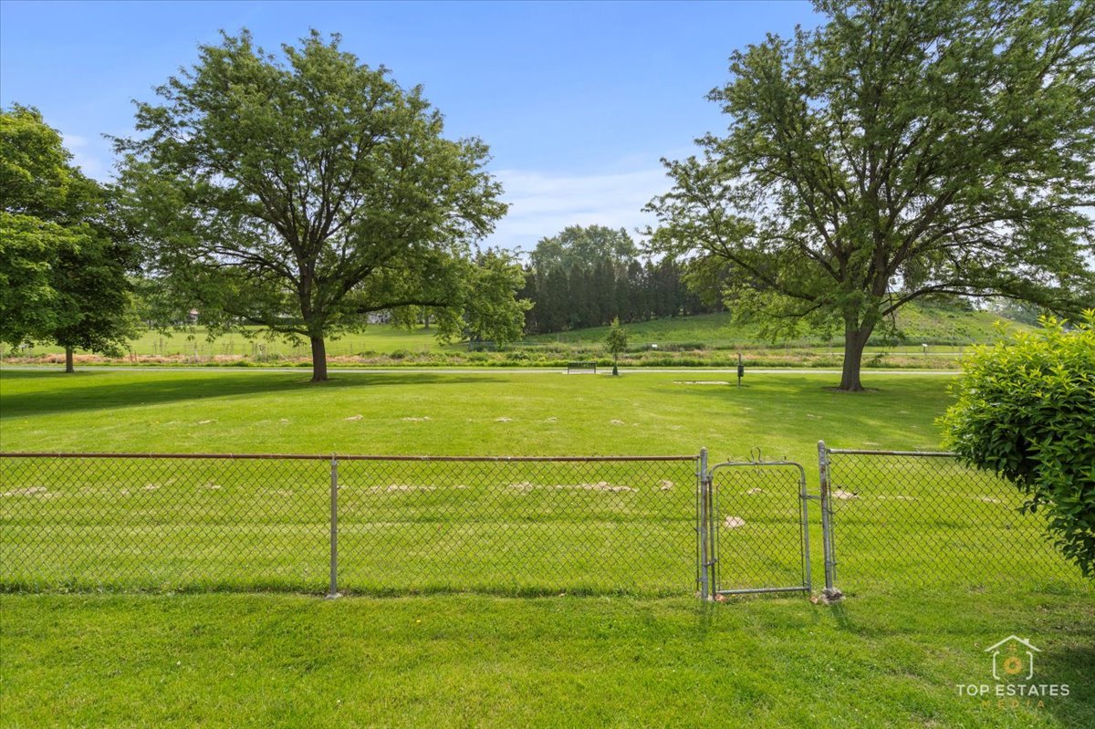 3604 Owl Drive Rolling Meadows, IL 60008 - Photo 32 of 43 a view of an ocean with a big yard