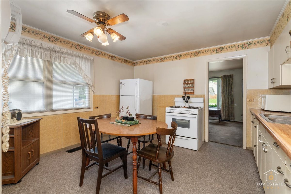 3604 Owl Drive Rolling Meadows, IL 60008 - Photo 9 of 43 a view of a dining room with furniture and chandelier