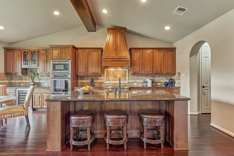 $895,000 | 82 East Crystal Canyon Circle, The Woodlands, TX 77389