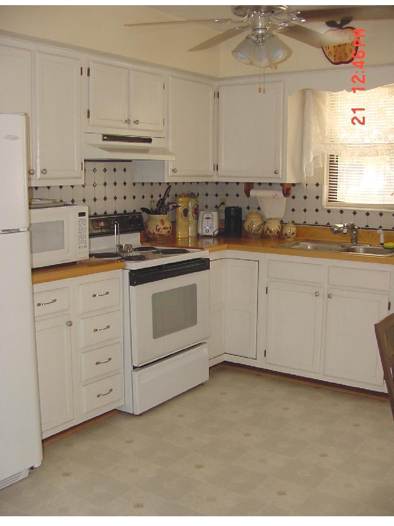 2441 Livingston Road Southwest Roanoke, VA 24015 - Photo 4 of 7 EAT-IN KITCHEN