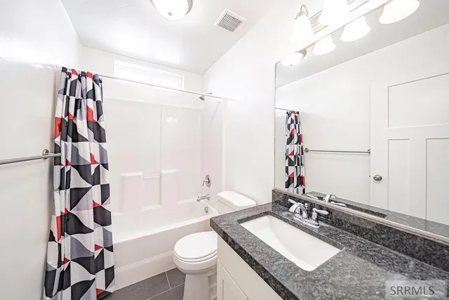 $499,900 | 5082 Nelson Drive, Iona, ID 83427