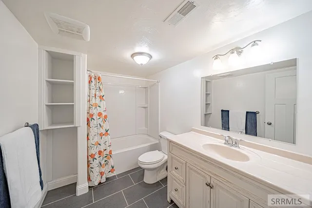 $499,900 | 5082 Nelson Drive, Iona, ID 83427