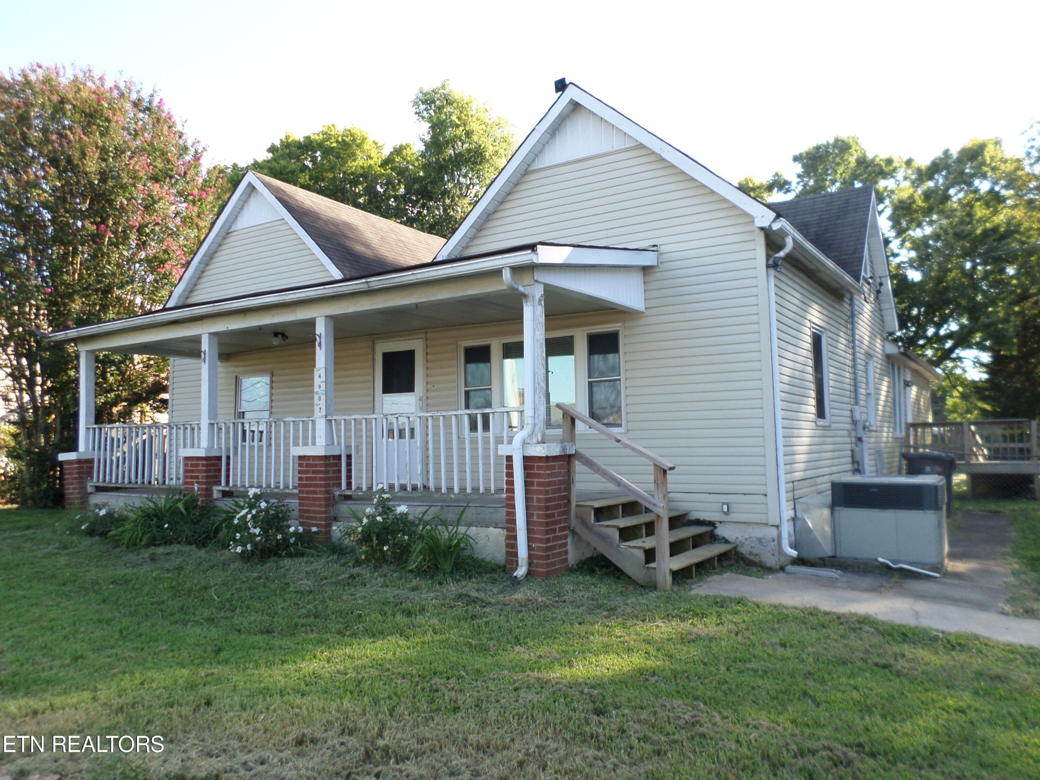 4907 Rowan Road Knoxville, TN 37912 - Photo 1 of 13 Gallery Image 1