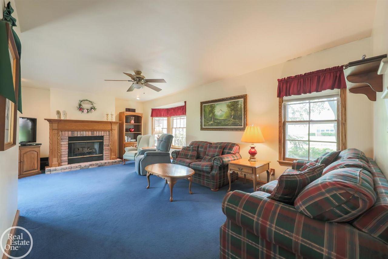 404 Cloverly Road Grosse Pointe, MI 48236 - Photo 22 of 37 50074471-21.JPG