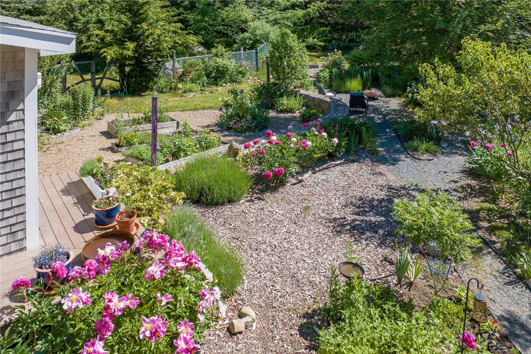 517 Lake Road Tiverton, RI 02878 - Photo 3 of 47